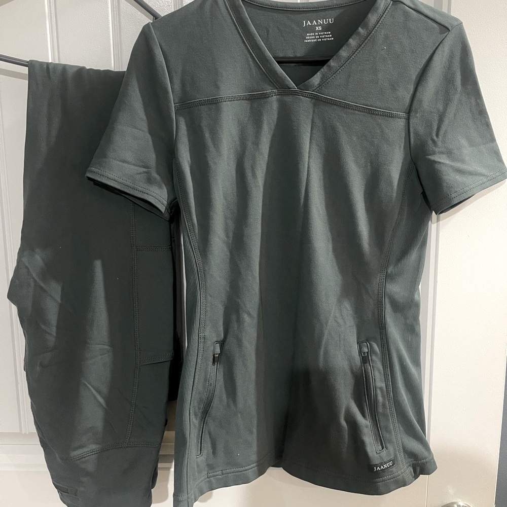 Jaanuu scrubs size xsmall